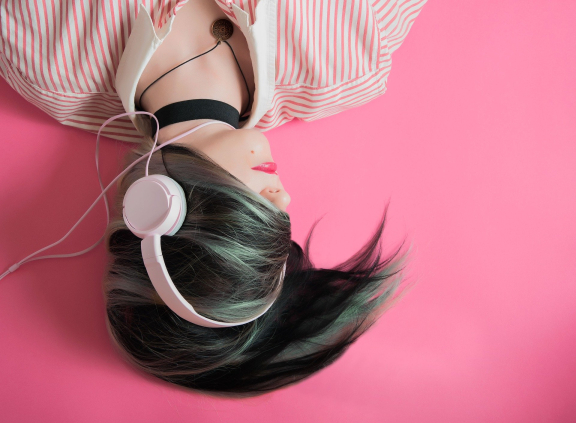 she thequeen, she thequeen magazine, podcasts you need to listen to in 2020, podcasts you need to listen to, top 10 list, best podcastsshe thequeen, she thequeen magazine, podcasts you need to listen to in 2020, podcasts you need to listen to, top 10 list, best podcasts