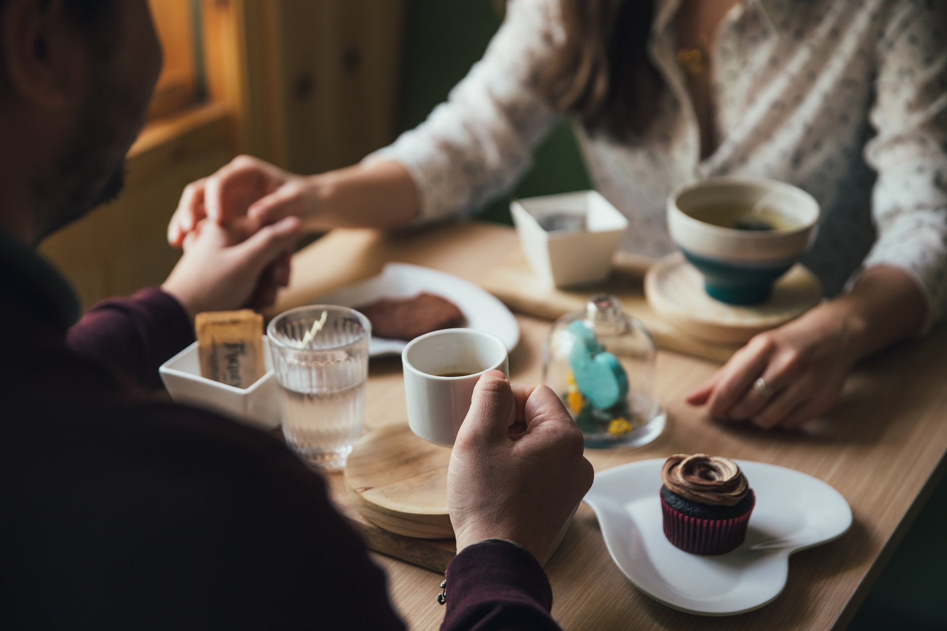 Who should pay on the first date, Singledom, Dating, Feminism and Dating, Feminism, Social Media Personalities